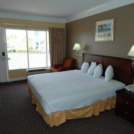 Ambassadors Inn & Suites Virginia Beach Esterno foto