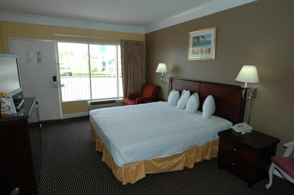 Ambassadors Inn & Suites Virginia Beach Esterno foto