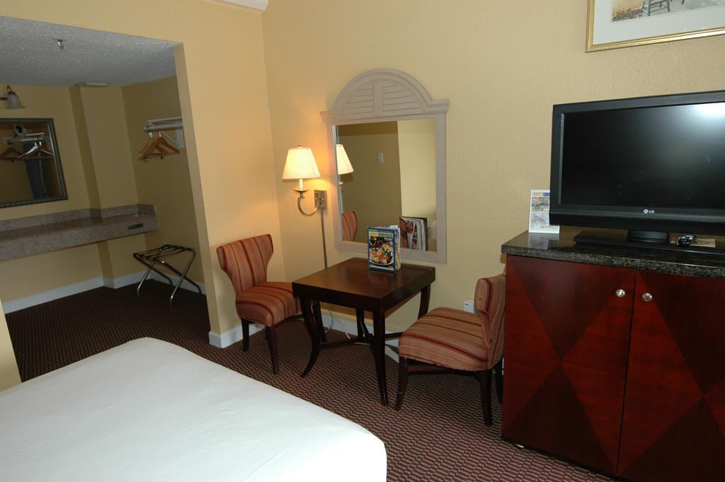 Ambassadors Inn & Suites Virginia Beach Esterno foto