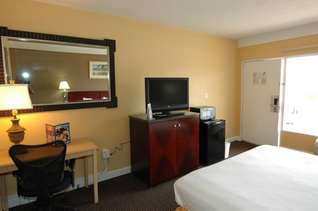 Ambassadors Inn & Suites Virginia Beach Esterno foto