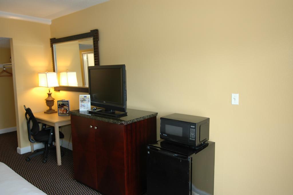 Ambassadors Inn & Suites Virginia Beach Esterno foto