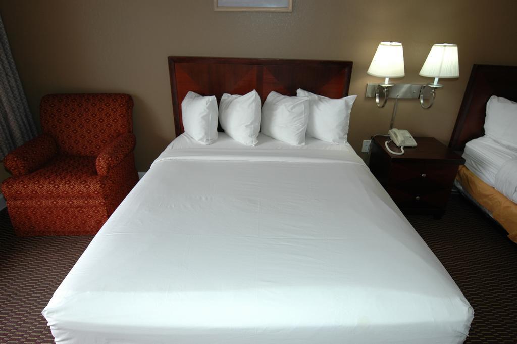 Ambassadors Inn & Suites Virginia Beach Esterno foto