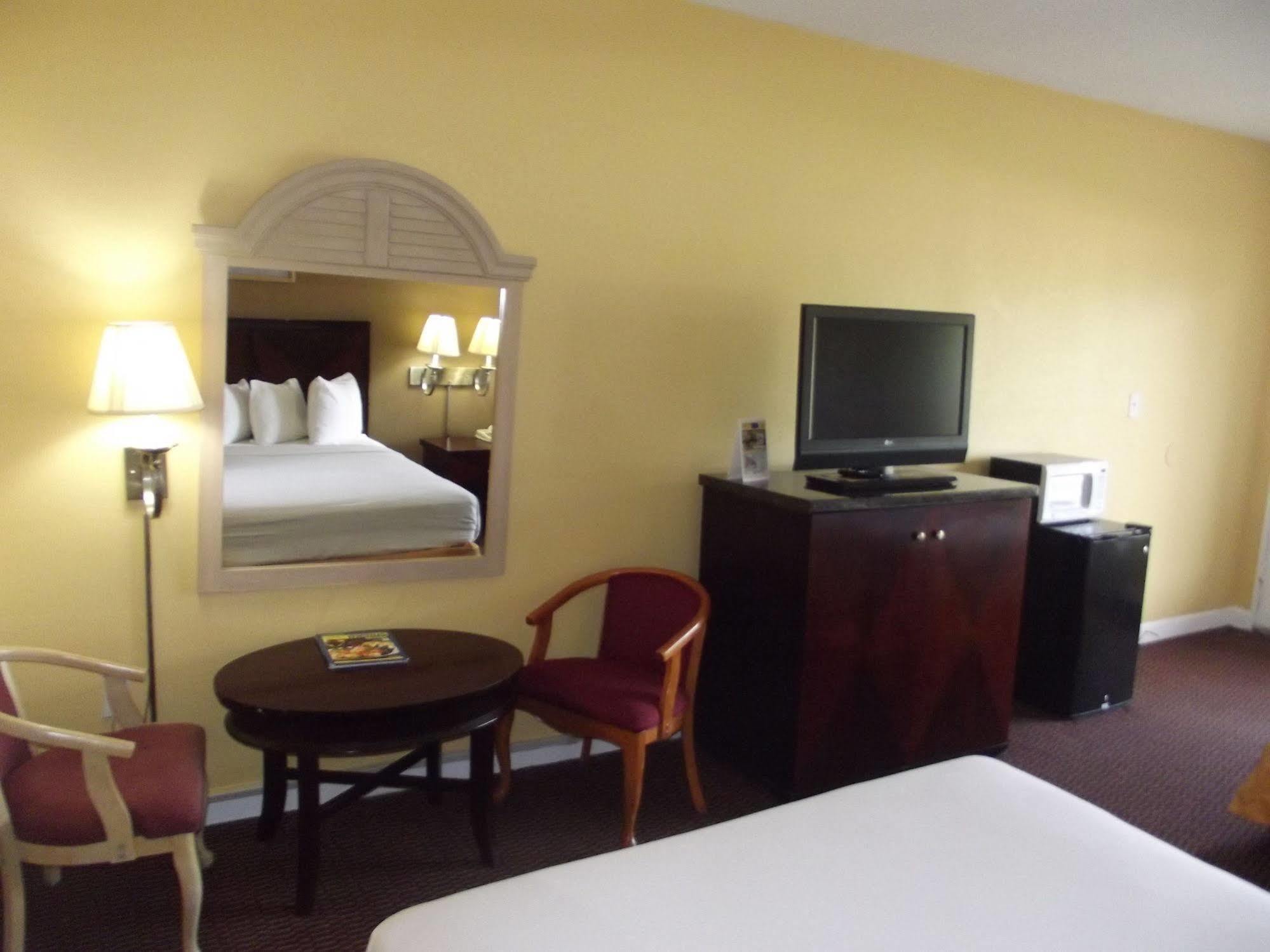 Ambassadors Inn & Suites Virginia Beach Esterno foto