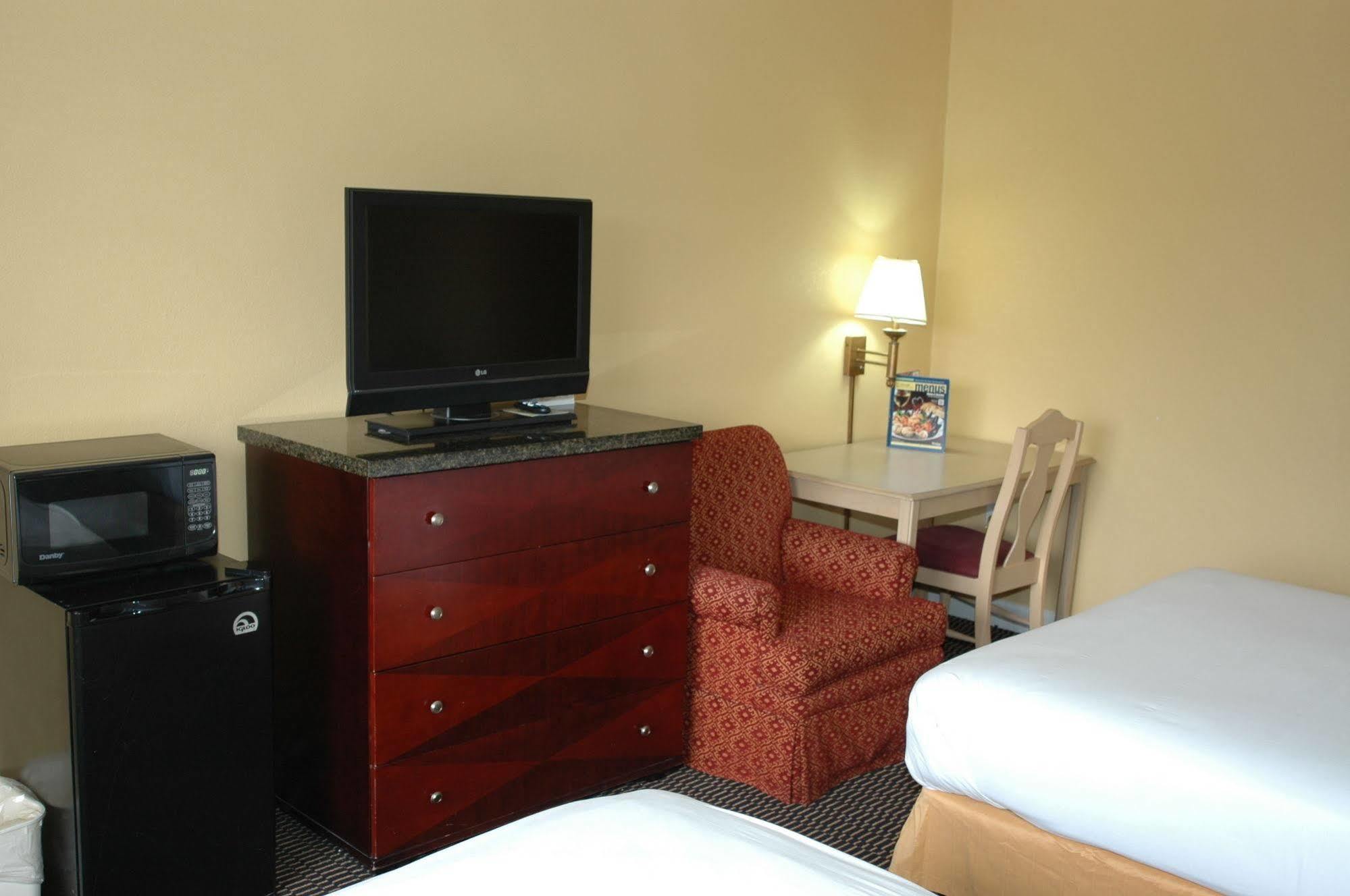 Ambassadors Inn & Suites Virginia Beach Esterno foto