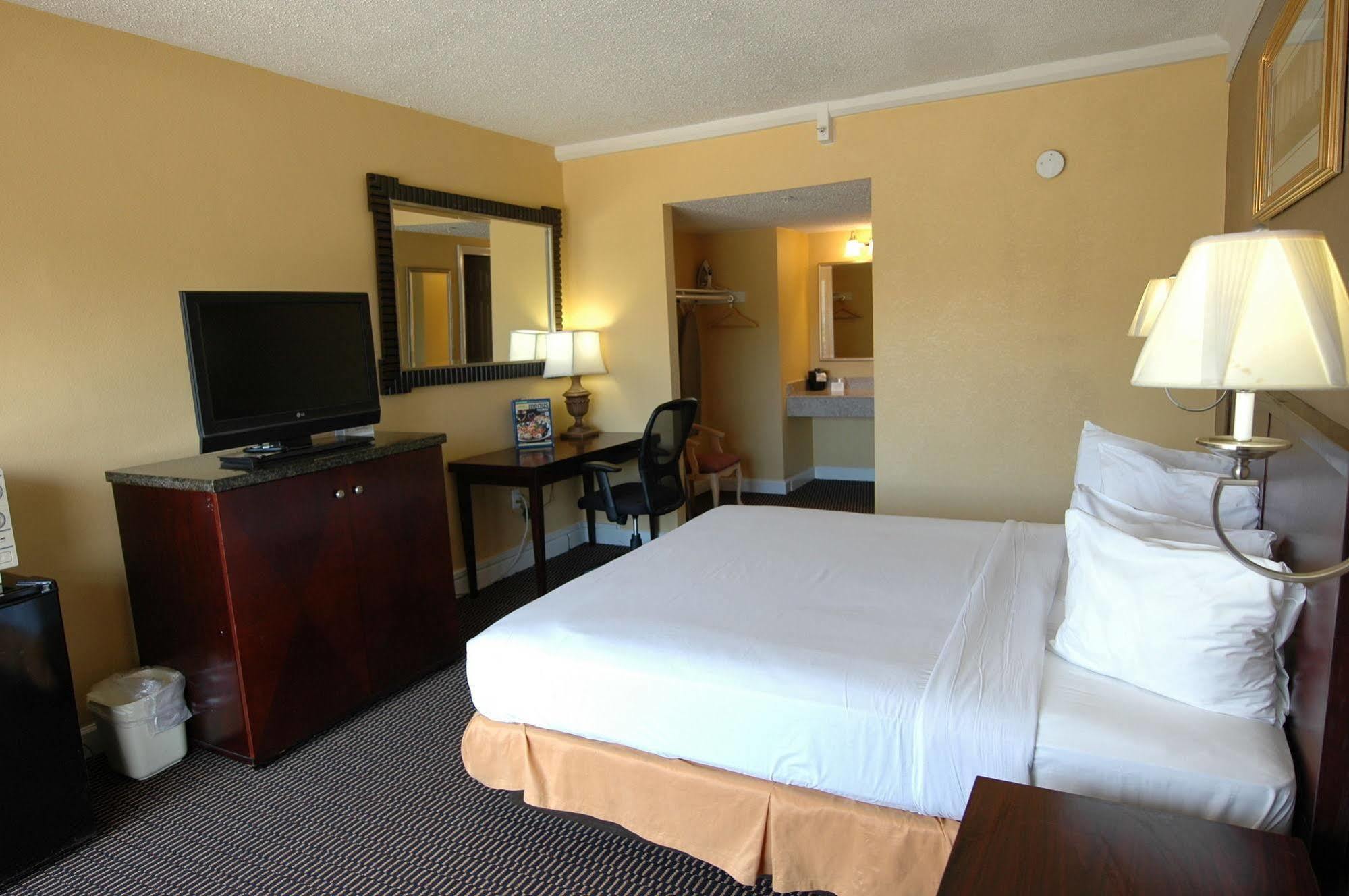 Ambassadors Inn & Suites Virginia Beach Esterno foto