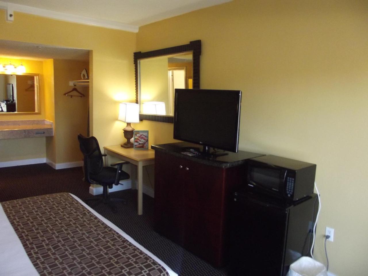 Ambassadors Inn & Suites Virginia Beach Esterno foto